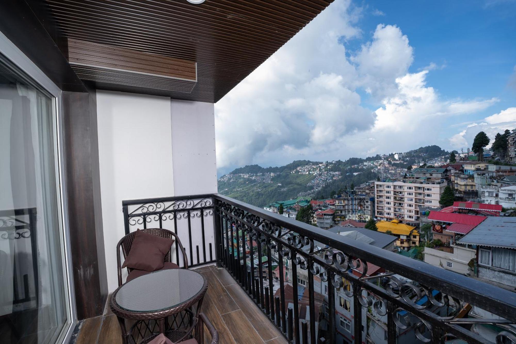 The West Gate Posada By Summit ดาร์จีลิง ภายนอก รูปภาพ
